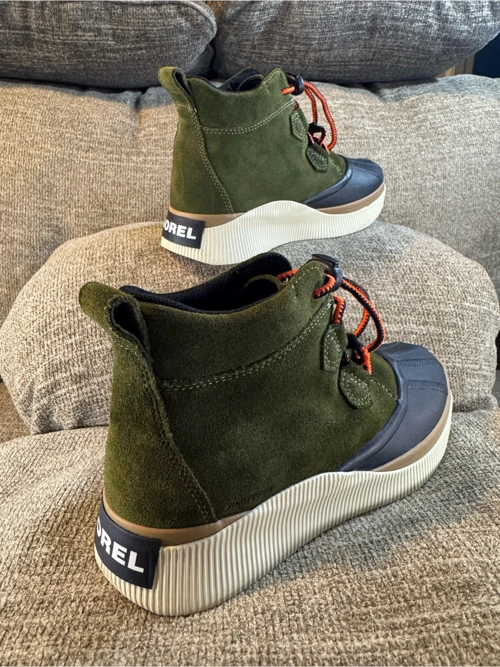 SOREL Out N About IV Classic Waterproof Boots Utility Green/Black Size 6